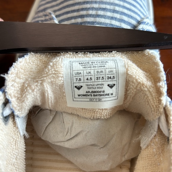 ROXY Bayshore Slip-on Sneaker (blue/white stripe) - Brand new in box - Size 7.5 - Picture 8 of 8